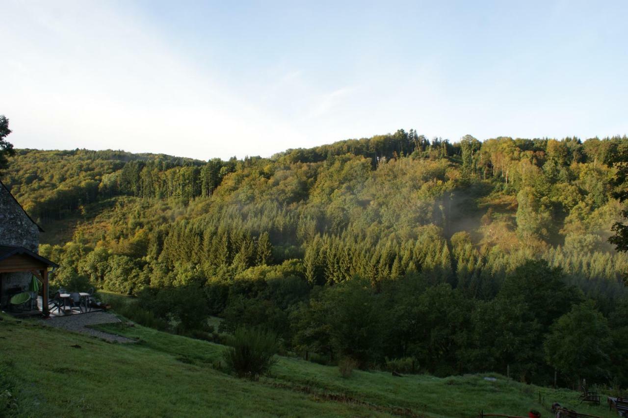 Le Gite De Chomet La Tour-d'Auvergne Exterior photo